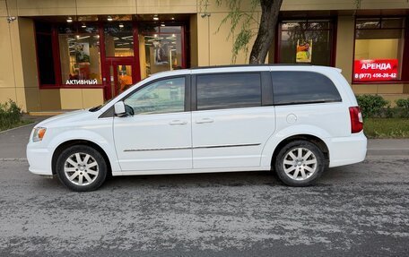 Chrysler Town & Country V рестайлинг, 2014 год, 2 000 000 рублей, 5 фотография