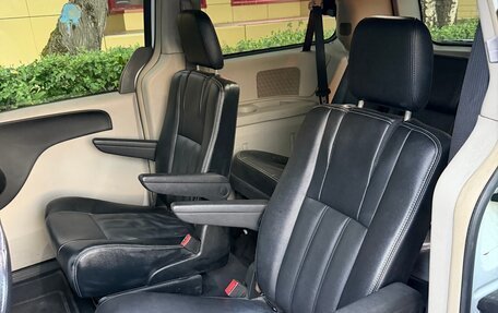 Chrysler Town & Country V рестайлинг, 2014 год, 2 000 000 рублей, 11 фотография