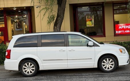 Chrysler Town & Country V рестайлинг, 2014 год, 2 000 000 рублей, 9 фотография