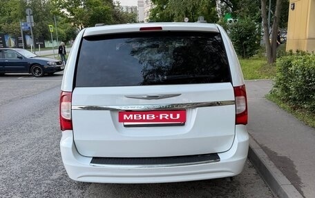 Chrysler Town & Country V рестайлинг, 2014 год, 2 000 000 рублей, 6 фотография