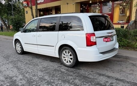 Chrysler Town & Country V рестайлинг, 2014 год, 2 000 000 рублей, 3 фотография