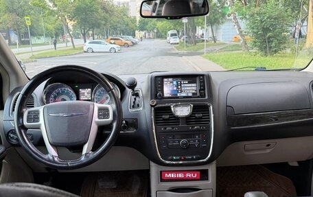 Chrysler Town & Country V рестайлинг, 2014 год, 2 000 000 рублей, 12 фотография