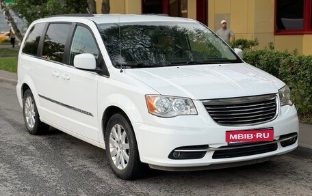 Chrysler Town & Country V рестайлинг, 2014 год, 2 000 000 рублей, 7 фотография
