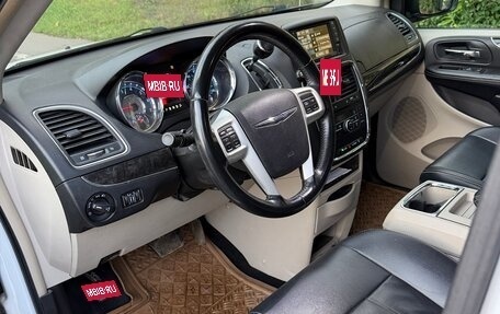 Chrysler Town & Country V рестайлинг, 2014 год, 2 000 000 рублей, 10 фотография