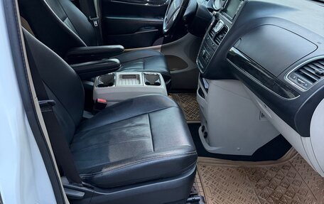 Chrysler Town & Country V рестайлинг, 2014 год, 2 000 000 рублей, 15 фотография