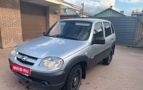 Chevrolet Niva I рестайлинг, 2011 год, 380 000 рублей, 2 фотография