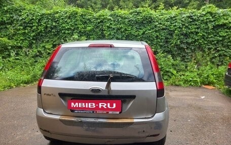 Ford Fiesta, 2004 год, 240 000 рублей, 2 фотография