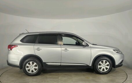 Mitsubishi Outlander III рестайлинг 3, 2016 год, 1 569 000 рублей, 4 фотография