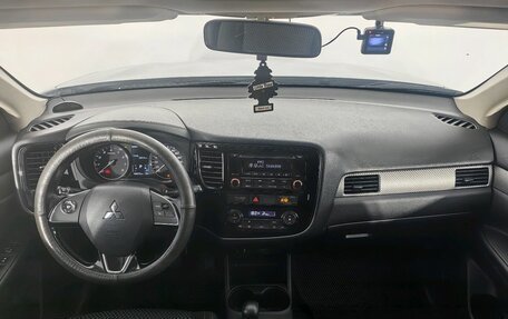 Mitsubishi Outlander III рестайлинг 3, 2016 год, 1 569 000 рублей, 10 фотография