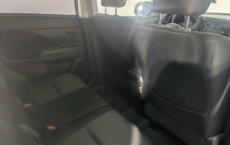 Mitsubishi Outlander III рестайлинг 3, 2016 год, 1 569 000 рублей, 15 фотография