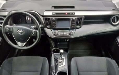 Toyota RAV4, 2016 год, 1 990 000 рублей, 10 фотография