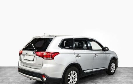 Mitsubishi Outlander III рестайлинг 3, 2017 год, 1 890 000 рублей, 3 фотография