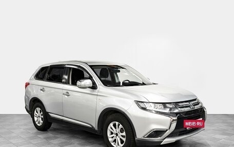 Mitsubishi Outlander III рестайлинг 3, 2017 год, 1 890 000 рублей, 2 фотография