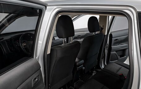 Mitsubishi Outlander III рестайлинг 3, 2017 год, 1 890 000 рублей, 12 фотография