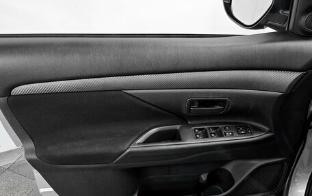 Mitsubishi Outlander III рестайлинг 3, 2017 год, 1 890 000 рублей, 5 фотография