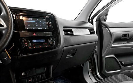 Mitsubishi Outlander III рестайлинг 3, 2017 год, 1 890 000 рублей, 8 фотография