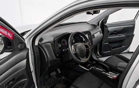 Mitsubishi Outlander III рестайлинг 3, 2017 год, 1 890 000 рублей, 6 фотография