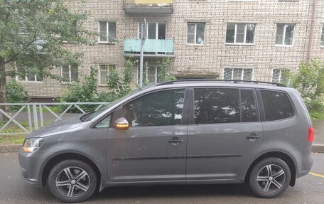 Volkswagen Touran III, 2013 год, 800 000 рублей, 2 фотография