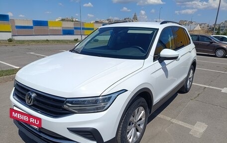 Volkswagen Tiguan II, 2021 год, 2 770 000 рублей, 2 фотография
