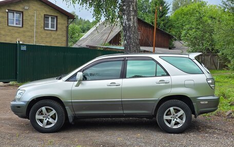Lexus RX IV рестайлинг, 2000 год, 670 000 рублей, 3 фотография