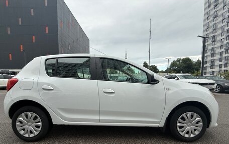 Renault Sandero II рестайлинг, 2018 год, 900 000 рублей, 2 фотография