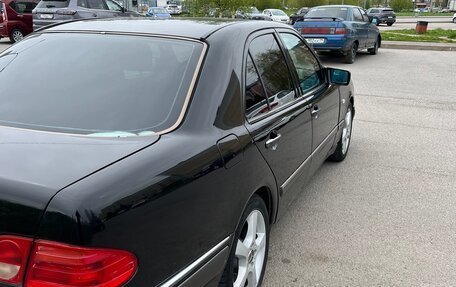 Mercedes-Benz E-Класс, 1997 год, 470 000 рублей, 2 фотография