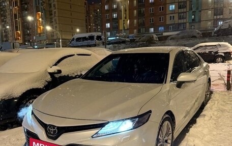 Toyota Camry, 2018 год, 3 600 000 рублей, 2 фотография