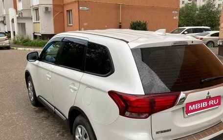 Mitsubishi Outlander III рестайлинг 3, 2018 год, 1 700 000 рублей, 5 фотография