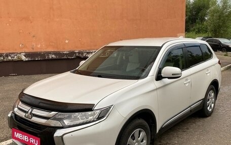 Mitsubishi Outlander III рестайлинг 3, 2018 год, 1 700 000 рублей, 3 фотография