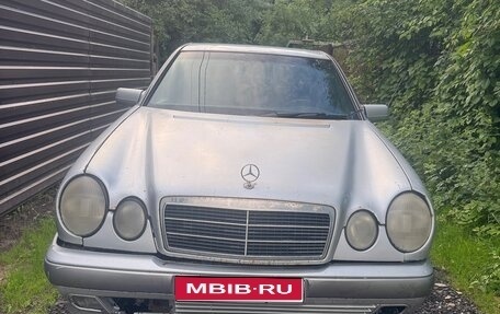 Mercedes-Benz E-Класс, 1997 год, 285 000 рублей, 1 фотография
