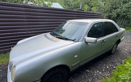 Mercedes-Benz E-Класс, 1997 год, 285 000 рублей, 5 фотография