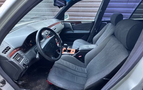 Mercedes-Benz E-Класс, 1997 год, 285 000 рублей, 10 фотография