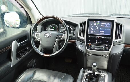 Toyota Land Cruiser 200, 2016 год, 5 699 999 рублей, 12 фотография