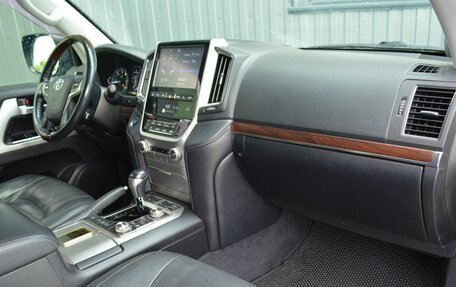 Toyota Land Cruiser 200, 2016 год, 5 699 999 рублей, 22 фотография