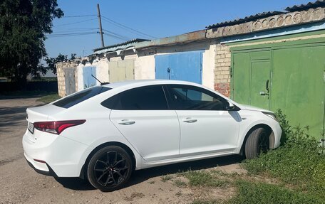Hyundai Solaris II рестайлинг, 2017 год, 1 200 000 рублей, 2 фотография