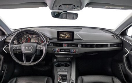 Audi A4, 2018 год, 2 500 000 рублей, 10 фотография