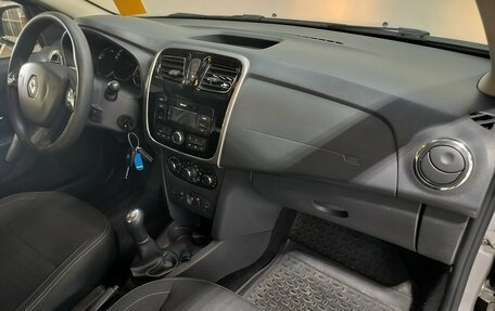Renault Logan II, 2017 год, 720 000 рублей, 10 фотография