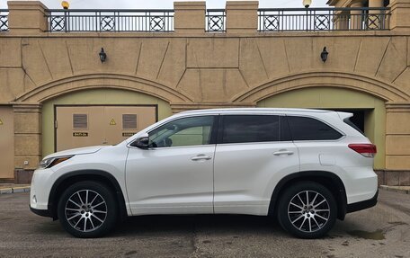 Toyota Highlander III, 2016 год, 3 000 000 рублей, 4 фотография