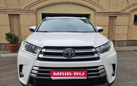 Toyota Highlander III, 2016 год, 3 000 000 рублей, 2 фотография