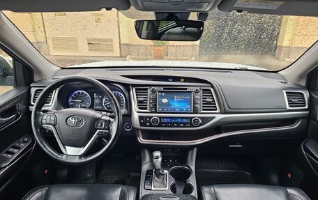 Toyota Highlander III, 2016 год, 3 000 000 рублей, 12 фотография