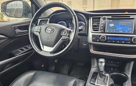 Toyota Highlander III, 2016 год, 3 000 000 рублей, 13 фотография