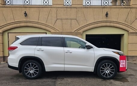 Toyota Highlander III, 2016 год, 3 000 000 рублей, 11 фотография