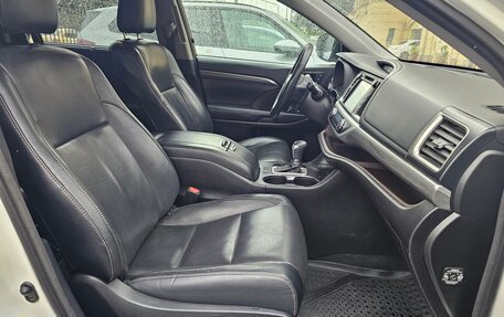 Toyota Highlander III, 2016 год, 3 000 000 рублей, 24 фотография