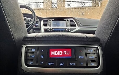 Toyota Highlander III, 2016 год, 3 000 000 рублей, 28 фотография