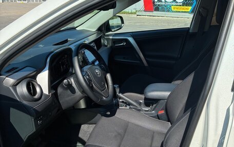 Toyota RAV4, 2017 год, 2 800 000 рублей, 8 фотография