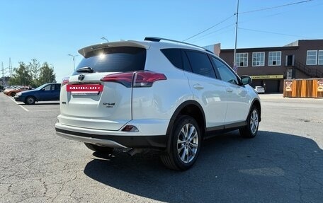 Toyota RAV4, 2017 год, 2 800 000 рублей, 4 фотография