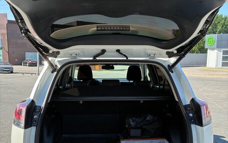 Toyota RAV4, 2017 год, 2 800 000 рублей, 14 фотография