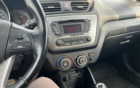KIA Rio III рестайлинг, 2014 год, 915 000 рублей, 24 фотография