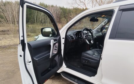 Toyota Land Cruiser Prado 150 рестайлинг 2, 2016 год, 3 200 000 рублей, 6 фотография