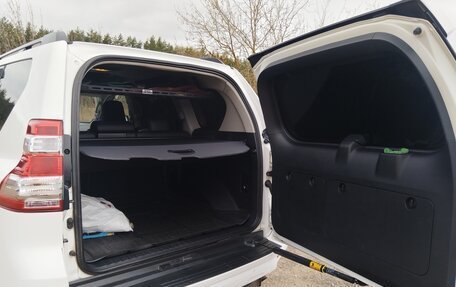 Toyota Land Cruiser Prado 150 рестайлинг 2, 2016 год, 3 200 000 рублей, 9 фотография